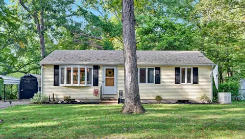 11 Hurd Bridge Rd, Clinton, CT 06413