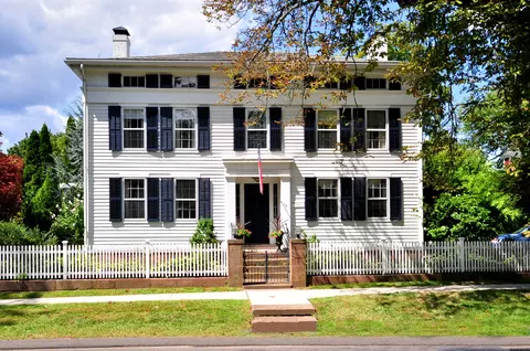 16 Main St, Farmington, CT 06032