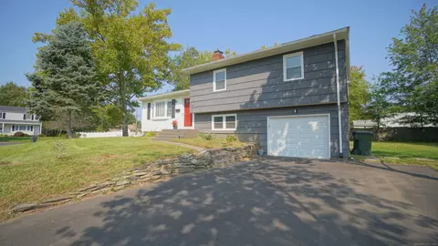 129 Summerset Dr, East Hartford, CT 06118