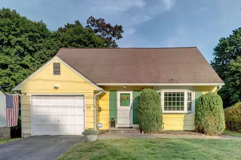 49 Woodlawn Ave, Naugatuck, CT 06770