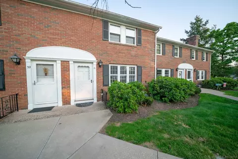 31 Brandywine Ln #31, Suffield, CT 06078