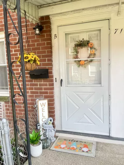 71 Karen Ct UNIT B, Bridgeport, CT 06606