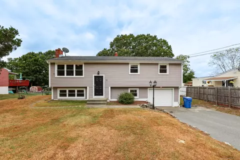 12 Beechwood Rd, Montville, CT 06370