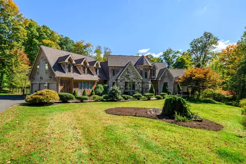 4 Butternut Rdg, Newtown, CT 06470