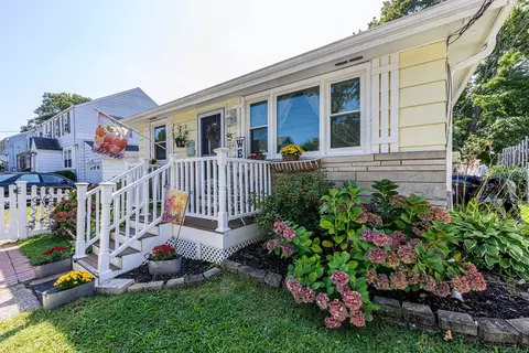 27 Girard Ave, New Haven, CT 06512