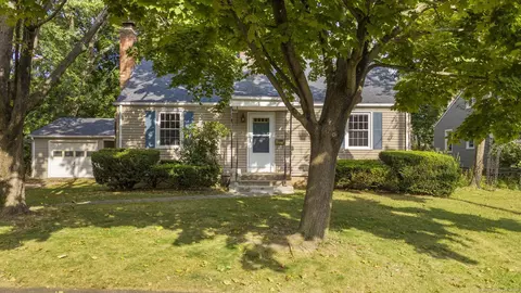 61 Richmond Ave, West Haven, CT 06516