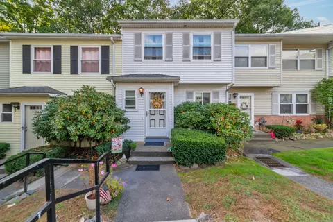 25 Padanaram Rd #32, Danbury, CT 06811