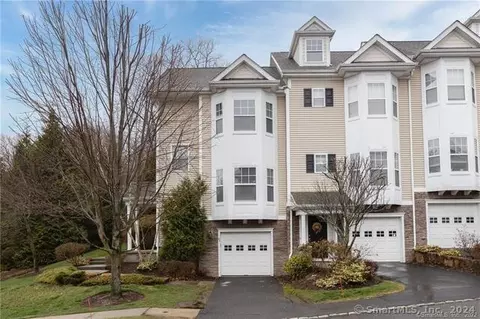 23 Ridgewood Dr #23, Middlebury, CT 06762