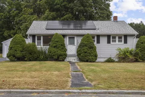 4 Edgewood Ave, Waterford, CT 06385