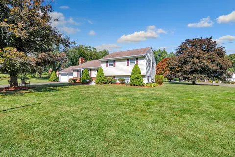 81 Regina St, Trumbull, CT 06611