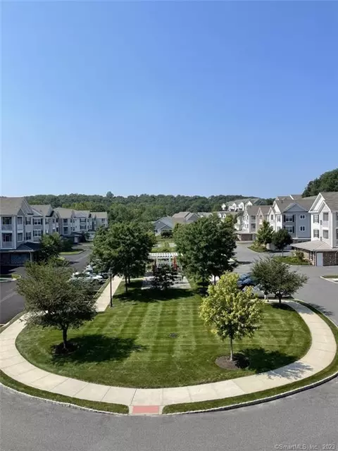 834 Brookside Ct #834, Newtown, CT 06470
