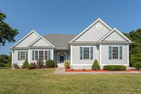 1 Applewood Dr, Ledyard, CT 06339