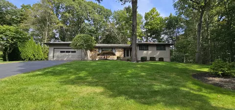 27 Wisteria Dr, Trumbull, CT 06611