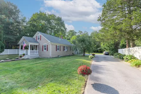 69 Pine St, Norwich, CT 06360
