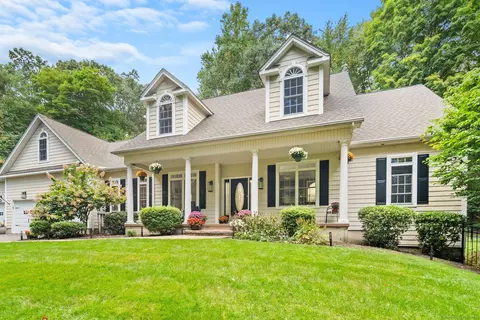 225 Fox Hollow Ln, Bristol, CT 06010