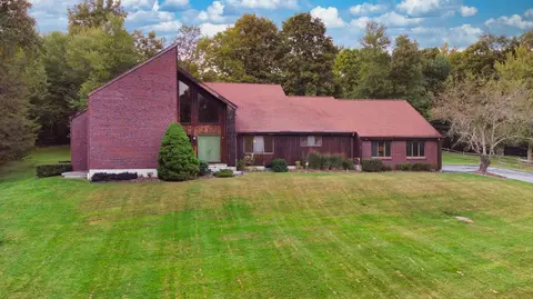 35 Tanglewood Dr, Danbury, CT 06811