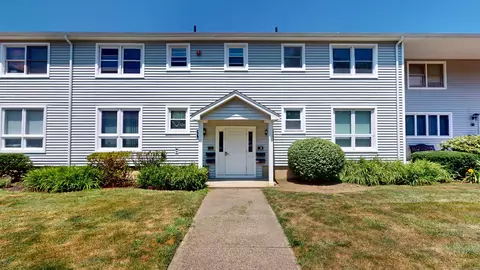 82 Carriage Path S #82, Milford, CT 06460