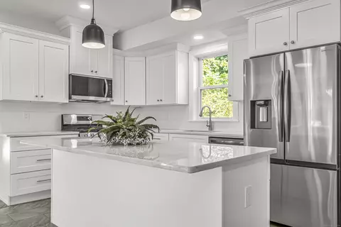 19 Cottage St, Winchester, CT 06098