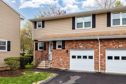 20 Thorne Rd #20, West Hartford, CT 06110