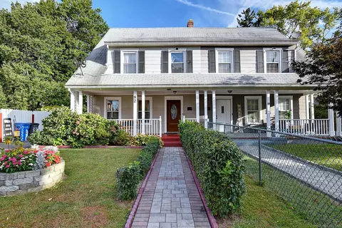 82 Allendale Rd, Hartford, CT 06106