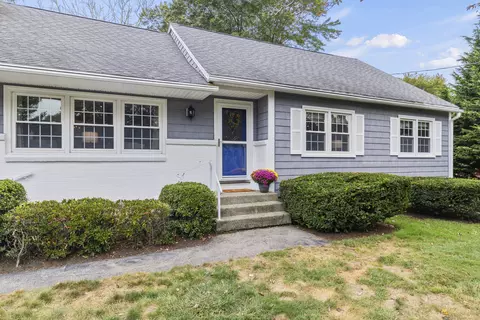 21 Heath St, Groton, CT 06355