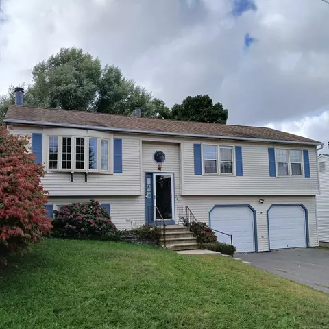 103 Buckland Dr, Waterbury, CT 06704