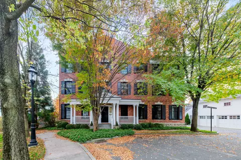 51 Elmwood Dr, Southport, CT 06890