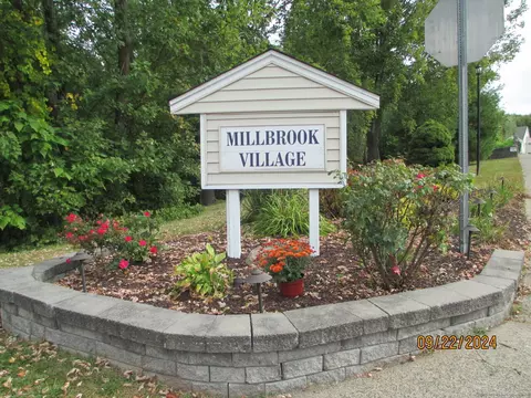 49 Millbrook Ct #49, Newington, CT 06111