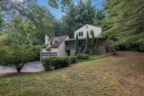 11 Meadow Rdg, Avon, CT 06001