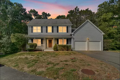 27 Castlewood Dr #27, Monroe, CT 06468