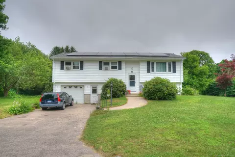 12 Elaine St, Stonington, CT 06379