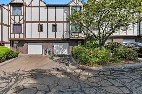204 New Haven Ave #2D, Derby, CT 06418