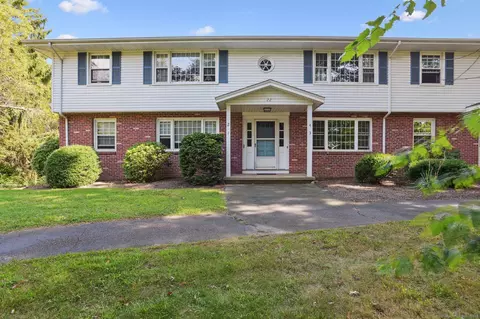 22 College St #4, Clinton, CT 06413