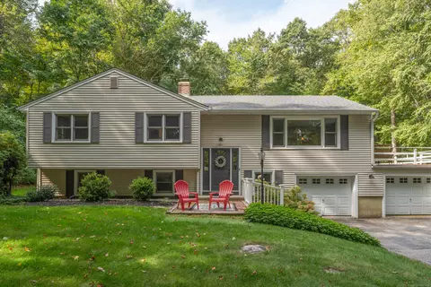 113 Ironworks Rd, Clinton, CT 06413