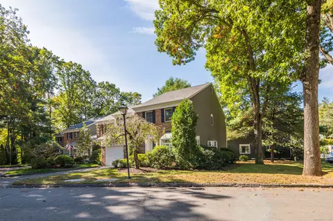 99 Tunxis Vlg #99, Farmington, CT 06032