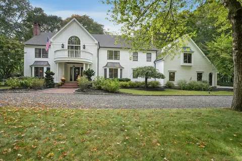 7 Crossbow Ln, Easton, CT 06612