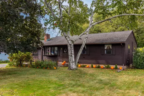 11 Bel Aire Cir, Windsor Locks, CT 06096