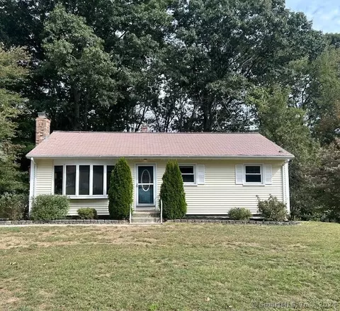 32 Mcintosh Ave, Montville, CT 06382