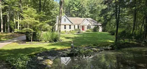 404 Pendleton Hill Rd, North Stonington, CT 06359