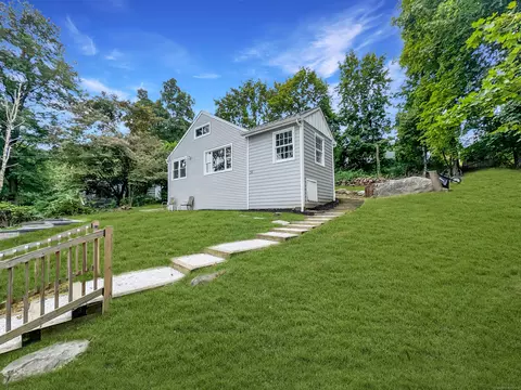 50 Boulevard Dr, Danbury, CT 06810