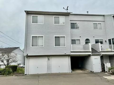 122 Staffordshire Commons Dr #122, Wallingford, CT 06492