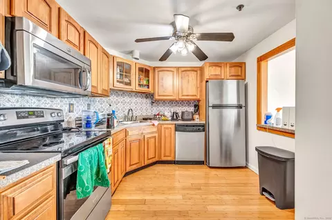111 Dekoven Dr #405, Middletown, CT 06457