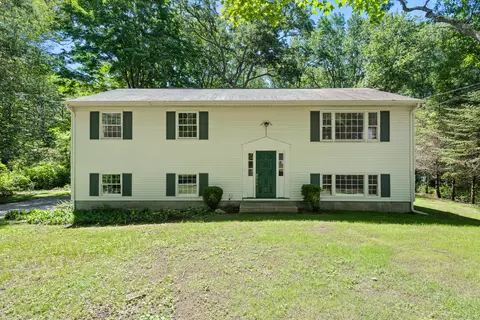 30 Latimer Dr, East Lyme, CT 06333