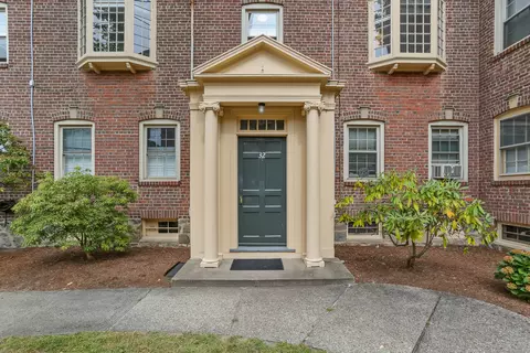 32 Rowsley St #4, Bridgeport, CT 06605