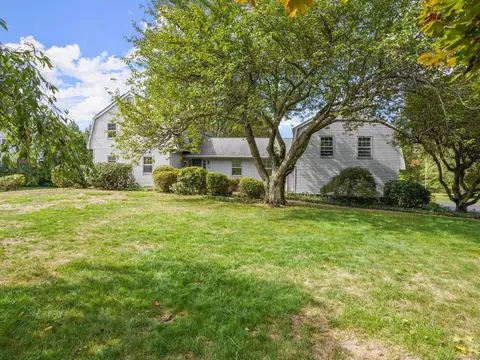 43 Dogwood Ln, Trumbull, CT 06611