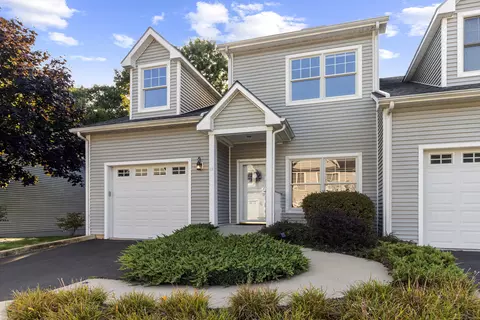 375 Allyn St #D13, Mystic, CT 06355