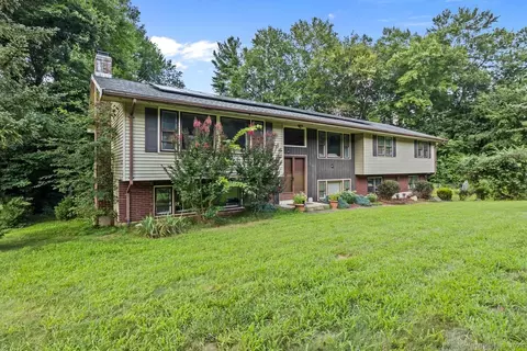 108 Knollwood Rd, Manchester, CT 06042