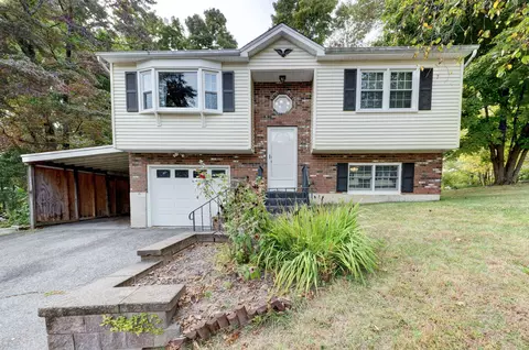 147 Nutmeg Dr, Torrington, CT 06790