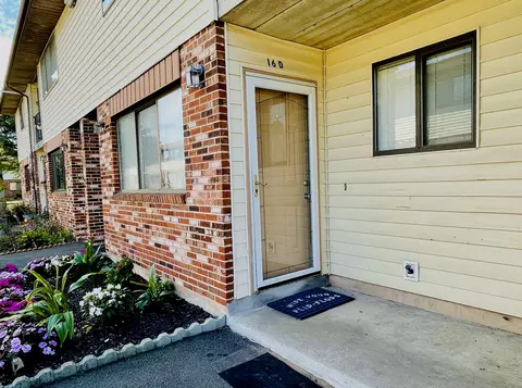 55 Thompson St #16D, East Haven, CT 06513
