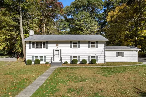 10 Pequot Dr, Ledyard, CT 06335